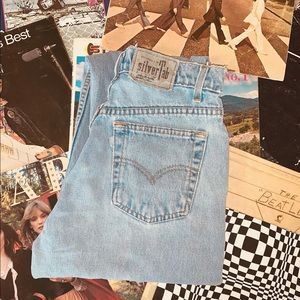 Silver tab Levi’s!!